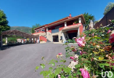 Maison avec piscine et terrasse 10