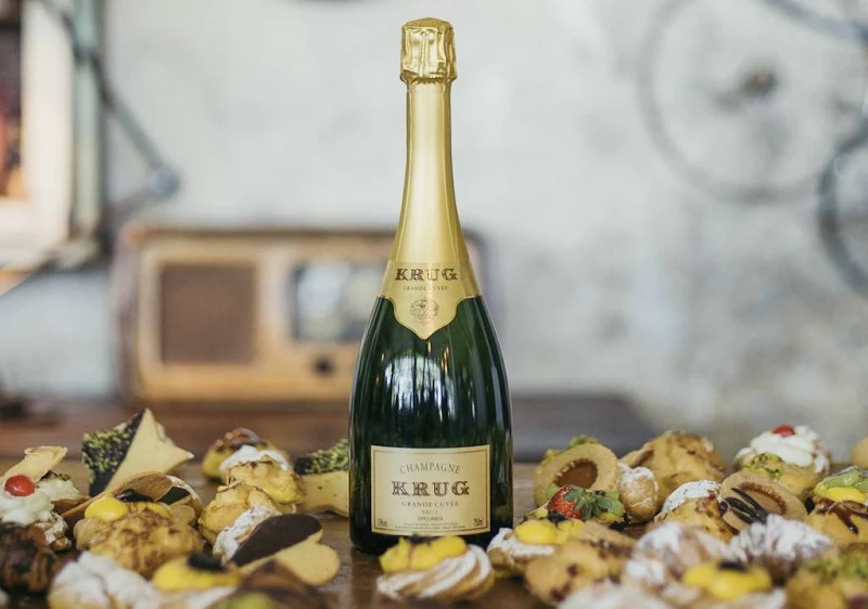 7 Top Champagne Brands & Awesome Alternatives