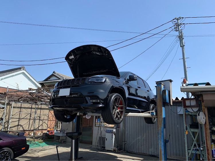 グランドチェロキーのアメ車好きと繋がりたい・ホイール&タイヤ交換・ベルゲン・レイズ・ブロンズホイールに関するカスタム事例の投稿画像5枚目