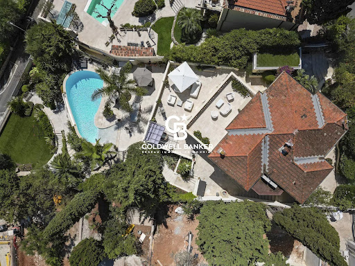 Villa with pool 4