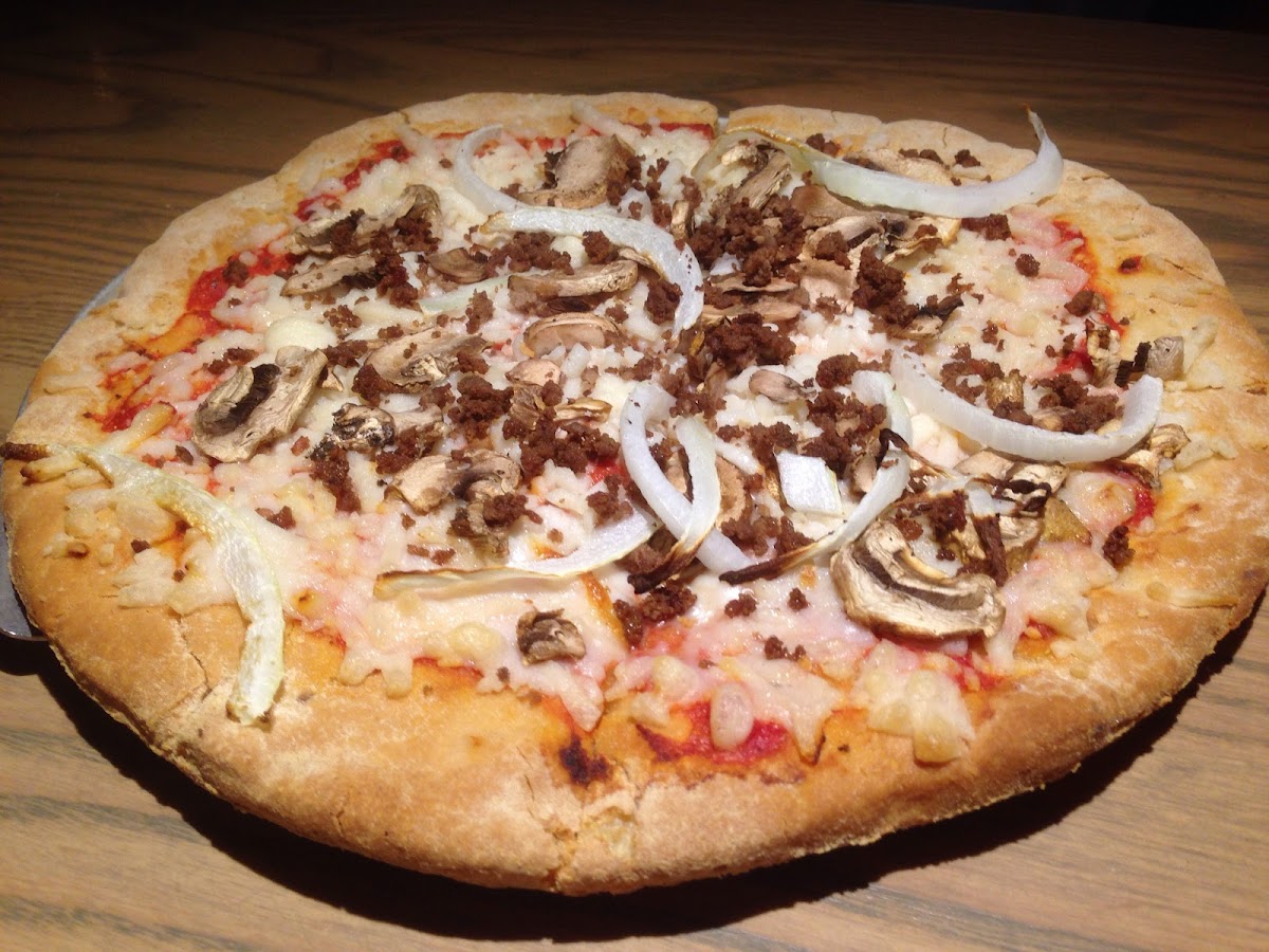 Hi personal pizza onions ground beef and daiya cheese