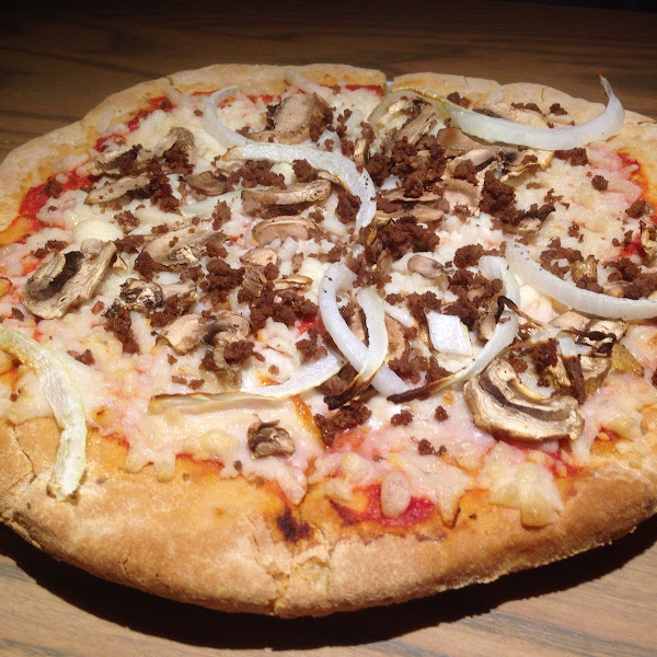 Hi personal pizza onions ground beef and daiya cheese