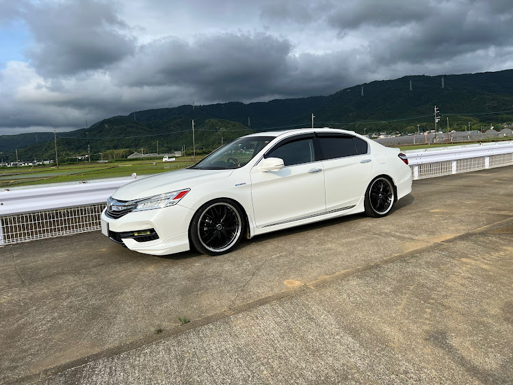 アコードのアコードハイブリッド・洗車・梅雨の晴れ間・田んぼ道・田んぼと愛車に関するカスタム事例の投稿画像2枚目