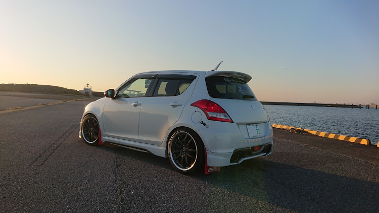 スイフトスポーツのVelz KCV 04・ZC32S型スイフトスポーツ・車は白いがパーツは赤い・冬キャンプ・今夜はヘロヘロに関するカスタム事例の投稿画像1枚目
