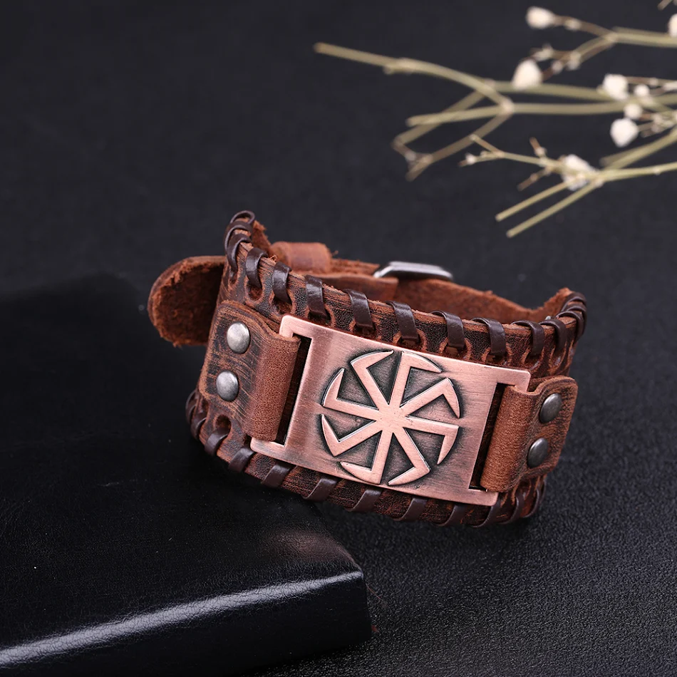 Pulsera de cuero de amuleto de nudo irlandés