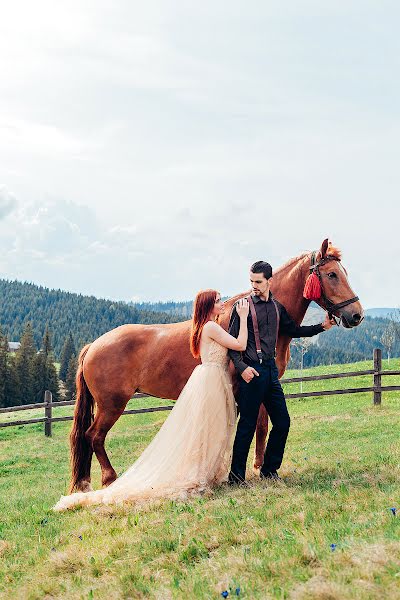 Fotógrafo de casamento Yuliya Balanenko (depechemind). Foto de 11 de maio 2017