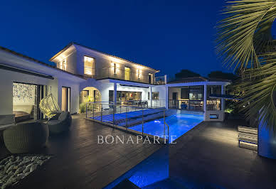 Villa with pool 9