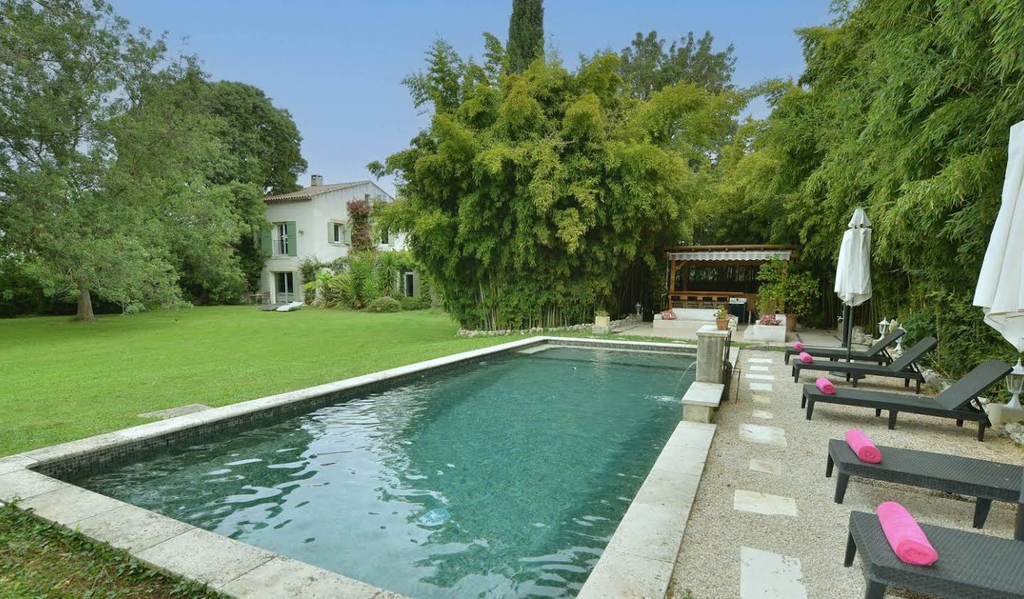 Maison avec piscine et terrasse Arles