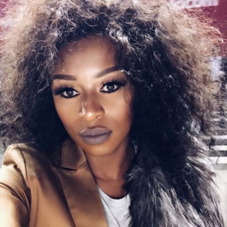 DJ Zinhle has chosen to look at the funny side after a thief posing as a fan stole her cellphone.