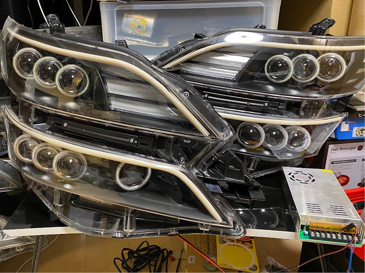 ヴェルファイアのDIY・カラ割・ヘッドライト加工中に関するカスタム事例の投稿画像2枚目