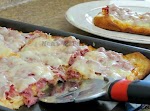 "Reuben Pizza" was pinched from <a href="https://www.facebook.com/photo.php?fbid=10202261461006481" target="_blank">www.facebook.com.</a>