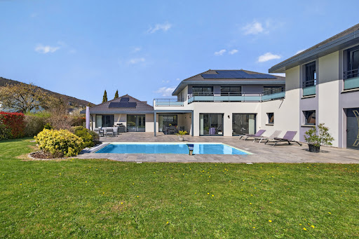 House with pool and terrace 1