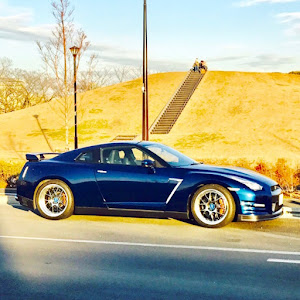 NISSAN GT-R