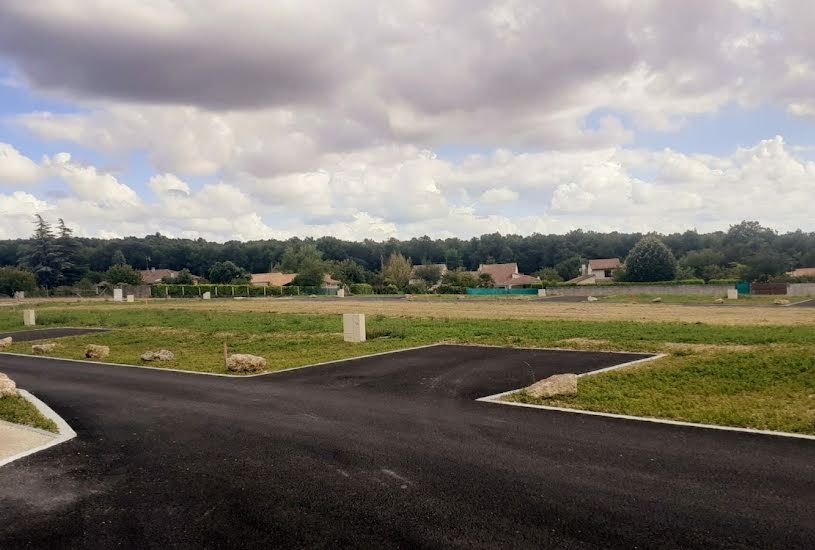  Vente Terrain à bâtir - 647m² à Voeuil-et-Giget (16400) 