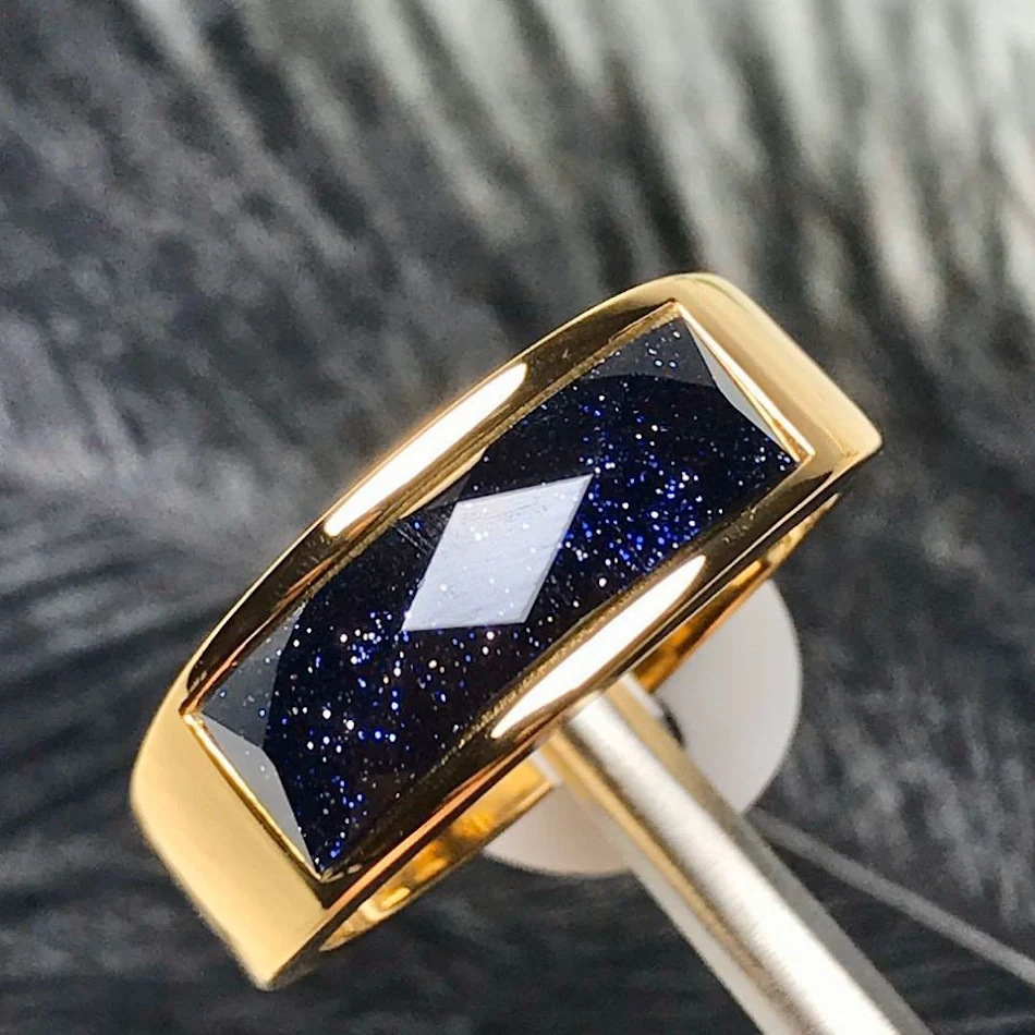 Driekleurige roestvrijstalen ring met edelstenen Stijlvolle ring voor dagelijks gebruik of een speciale gelegenheid. Een vleugje kleur.