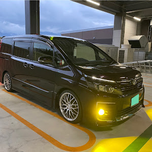 ヴォクシー ZRR80W