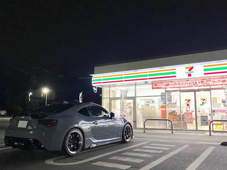 86のPROJECT.R・ソリッドグレー・リアスポイラー有り派？無し派？に関するカスタム事例の投稿画像1枚目