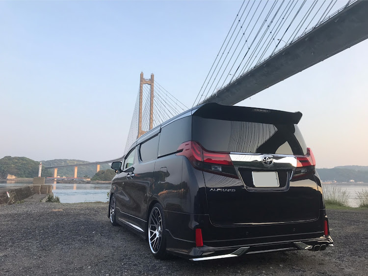アルファードのドライブ・車高調整に関するカスタム事例の投稿画像1枚目