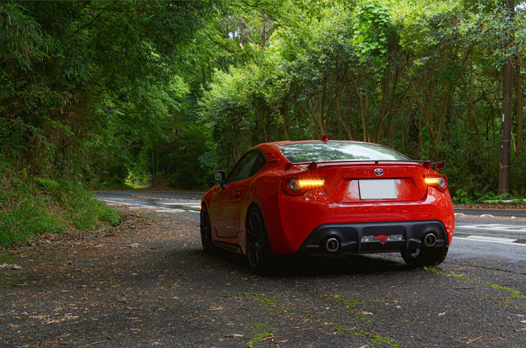 86の曇り空と愛車・86 GT Limited・86BRZ・18インチホイールに関するカスタム事例の投稿画像1枚目