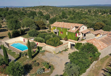 Maison avec piscine et terrasse 11