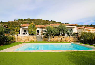 Maison avec piscine et terrasse 10