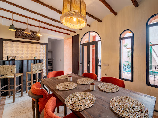 Maison contemporaine avec piscine et terrasse 4