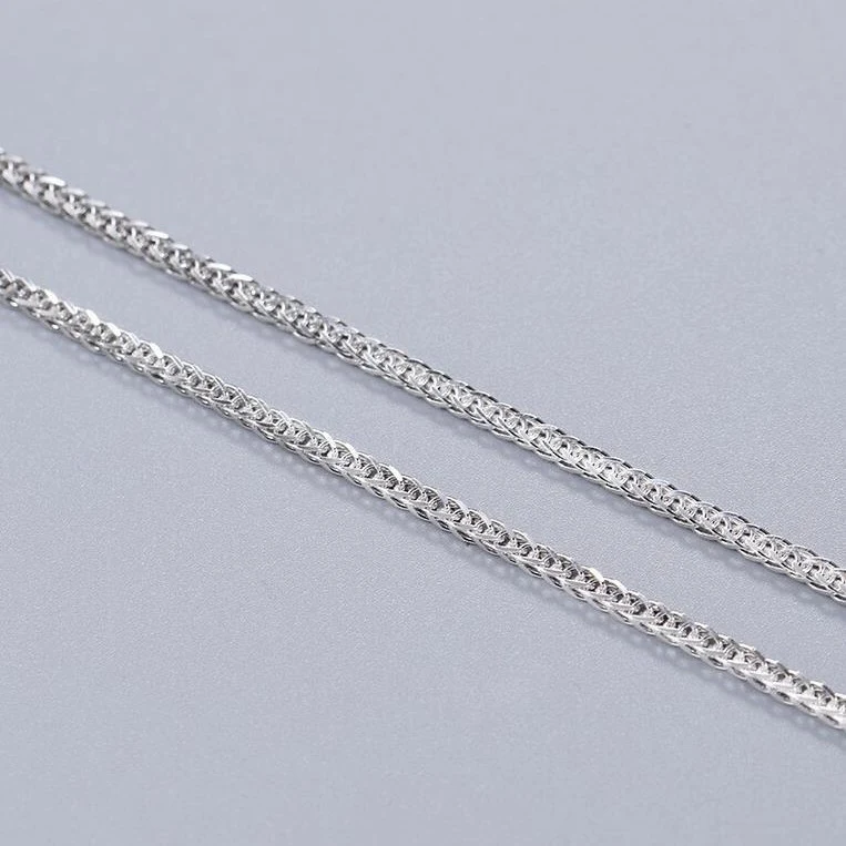 Collar de plata de ley S925 con cadena de huesos de serpiente chapada en oro blanco. Elegancia y sofisticación duraderas para tu look diario.