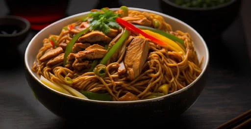 Chilli Chicken Hakka Noodles Bowl