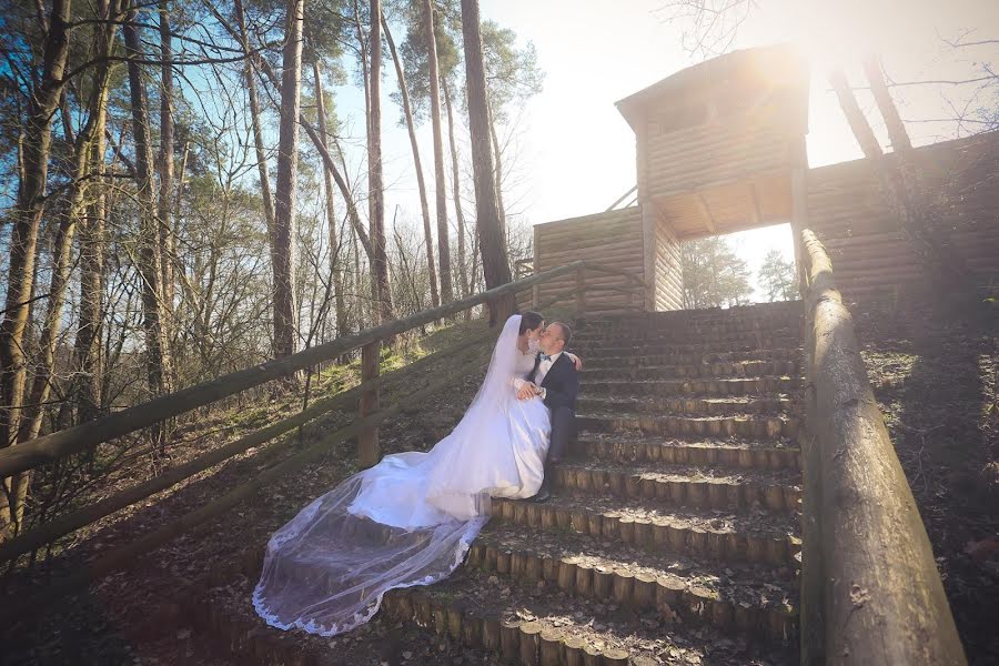 Fotografo di matrimoni Janusz Siemieński (januszsiemienski). Foto del 10 marzo 2020