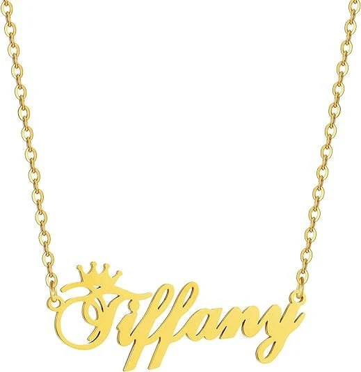 Collar con letras de acero titanio para mujer, versátil y elegante. Un accesorio atemporal que combina con cualquier atuendo, realzando tu estilo personal.