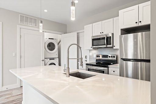 Modern kitchen with center island and stainless steel appliances - Apartment / penthouse rental in Boston, 1 bedroom