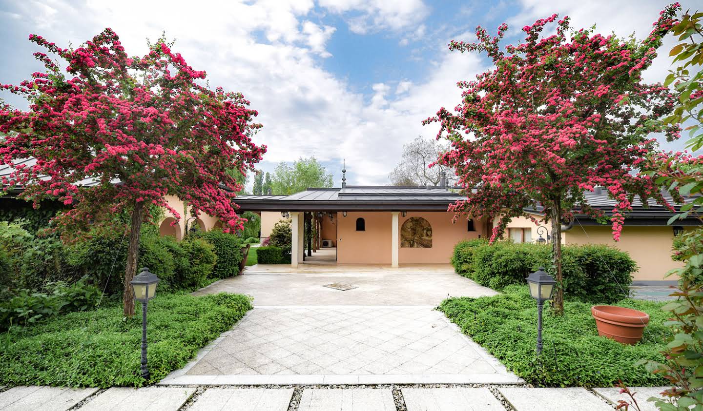 House with pool and garden Préverenges