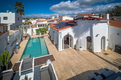 House with terrace 1