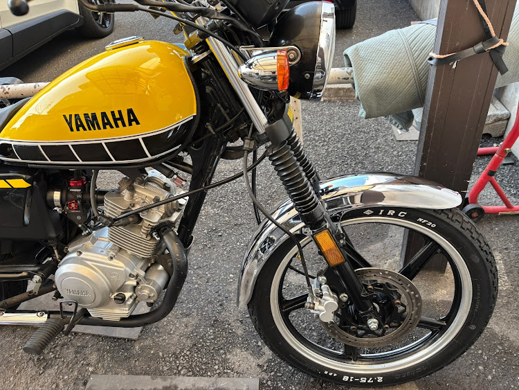 だからセンティアじゃねーってさんが投稿したYB125SP・ワークマン・極上ペイントマーカー・ホワイトレタータイヤ・F1に関するカスタム事例の投稿画像6枚目