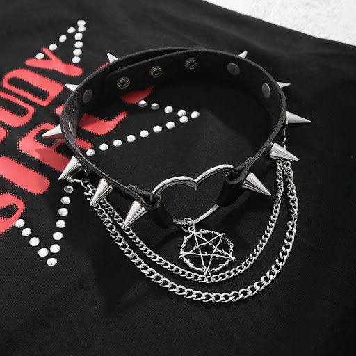 Title 4, Simple Fashion Snake Bone Necklace. Unique desi...
