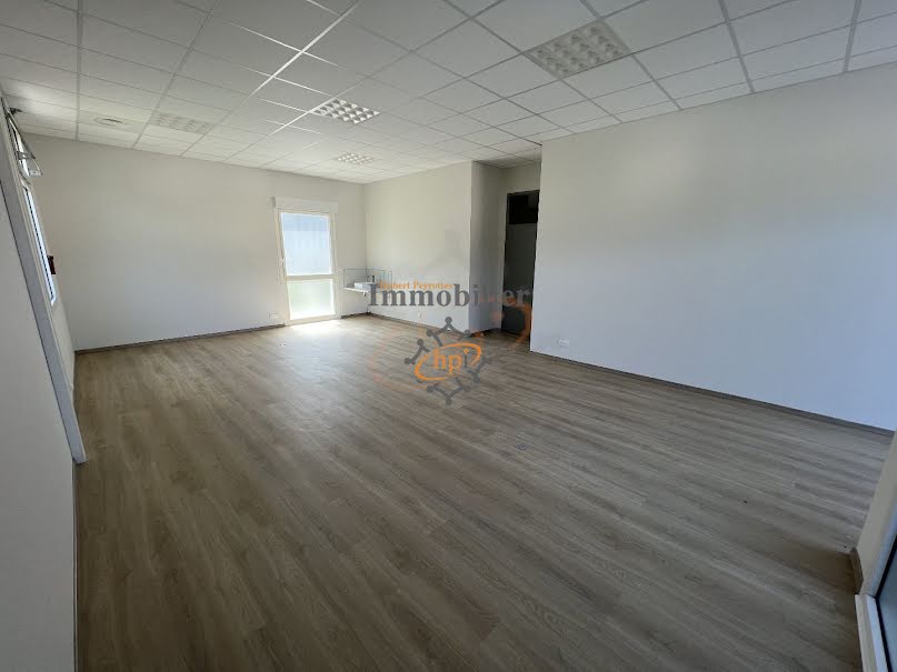 Location  locaux professionnels 5 pièces 48 m² à Saint-Affrique (12400), 390 €