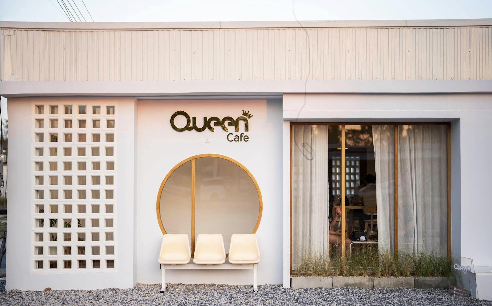 5. Queen Cafe 2