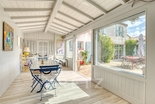 Seaside house with pool and garden 3