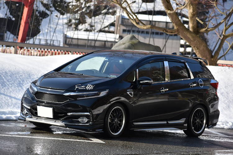 シャトルの宇奈月でひとり撮影会・グリルにキバ(笑)・今年に入ってまだ洗車は一度だけ・泥車(笑)に関するカスタム事例の投稿画像2枚目