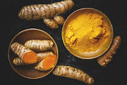 Fresh and ground turmeric roots.