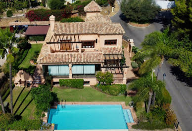 Villa with pool 9