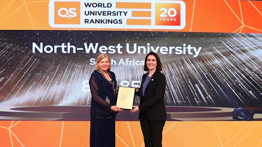 Prof Linda du Plessis (left), deputy vice-chancellor for Planning and Vanderbijlpark Campus Operations, receives the QS award from Jessica Turner, chief executive officer of QS, during the ceremony in Dubai, where she also attended a workshop presented by Quacquarelli Symonds.