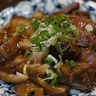 牛肉麵．雞湯(新信義店)