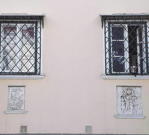 Haus mit Relief