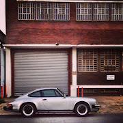 The classic 911 silhouette was made for moody backdrops and dramatic IG filters.