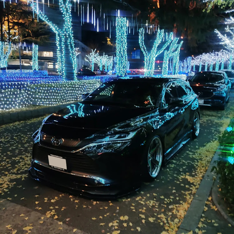 ハリアーの12月にエントリーします・低そうで低くない少し低い車・イルミネーションスポットに関するカスタム事例の投稿画像1枚目