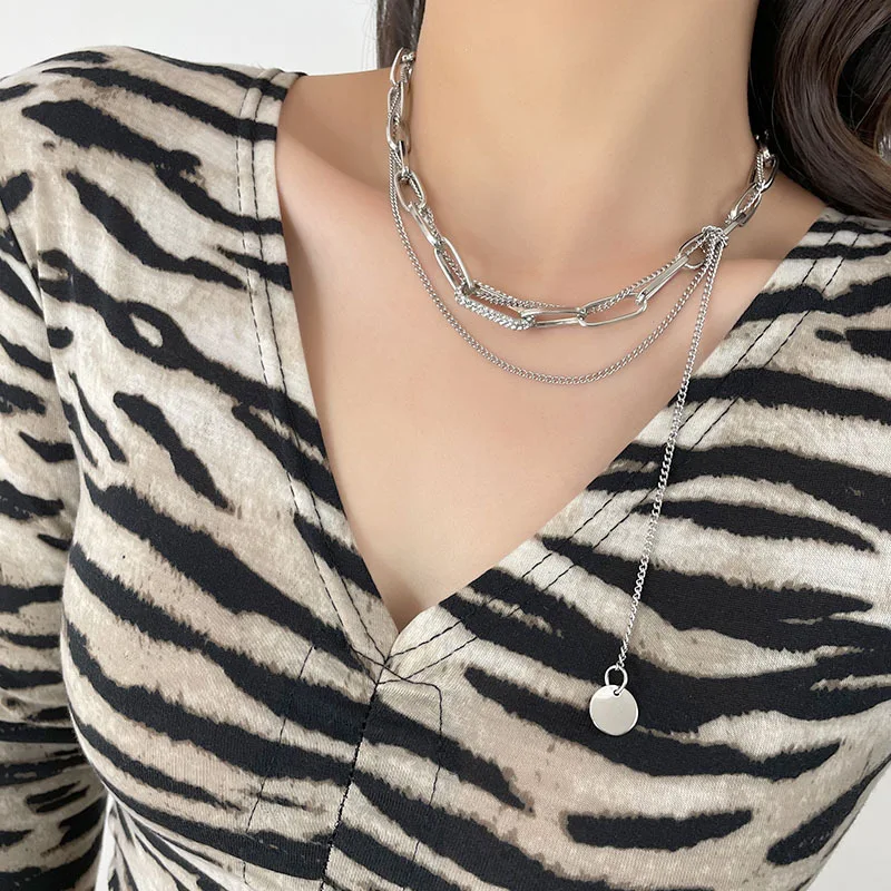 Title 8, Collier double couche Niche Normcore avec pompo...