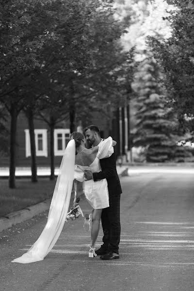 Fotógrafo de casamento Yuliya Kustenko (juliakustenko). Foto de 30 de junho 2022