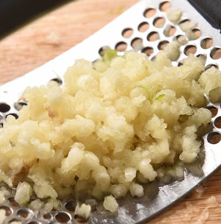Amassador Manual de Gengibre e Alho em Aço Inoxidável para Cozinha Prepare suas receitas com facilidade e praticidade! Ideal para temperar seus pratos.
