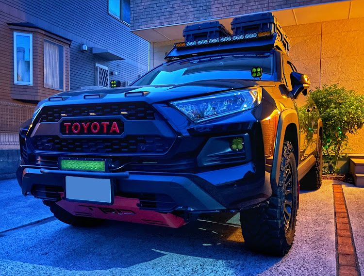 RAV4の夜の撮影は難しい・社畜状態😭・喰うチューンもしたい😭に関するカスタム事例の投稿画像1枚目